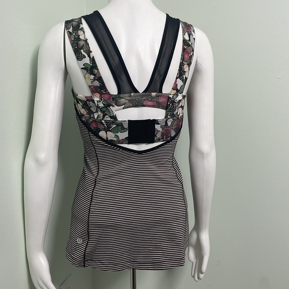 Lululemon Super Sport Tank Floral w/ Bra 4 - Picture 5 of 10
